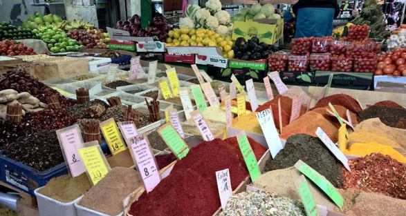 Carmel market Tel Aviv spices, fruit and vegetables
