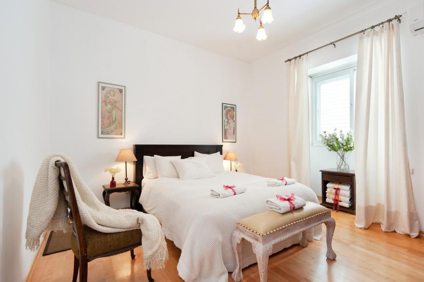 Sunny Gordon beachfront vacation apartment - bedroom Sunny Gordon beachfront vacation apartment - bedroom