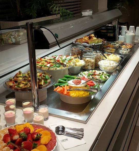 daily Happy Hour at Sadot hotel near Ben Gurion Airport in Israel daily Happy Hour at Sadot hotel near Ben Gurion Airport in Israel