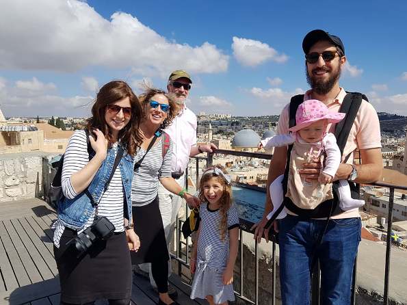 Tourists travelling with go-telaviv.com house guide Levi in Jerusalem