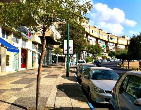 He BeIyar Street on the Kikar in Tel Aviv for elegant Tel Aviv shopping