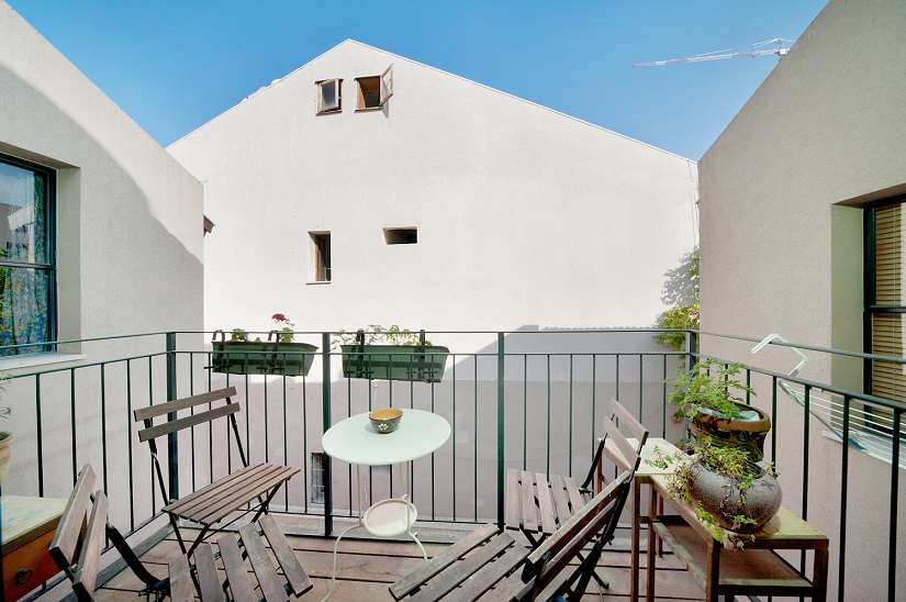 Charming Neve Tzedek 2BR vacation apartment - balcony Charming Neve Tzedek 2BR vacation apartment - balcony