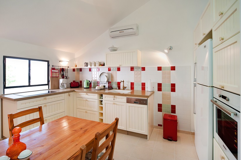 Charming Neve Tzedek 2BR vacation apartment - kitchen and dining area Charming Neve Tzedek 2BR vacation apartment - kitchen and dining area