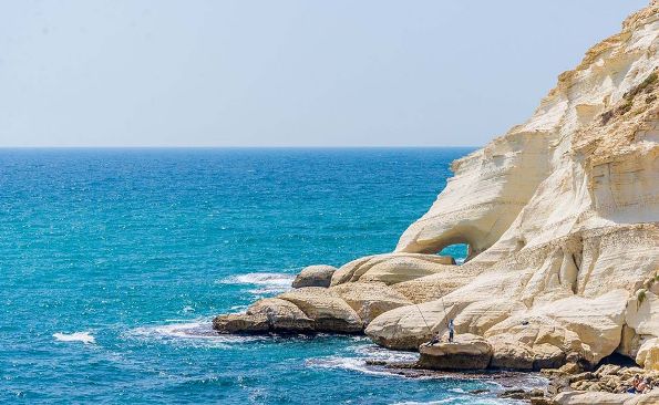 Rosh Hanikra cliff looks like an elephant leg Rosh Hanikra cliff looks like an elephant leg