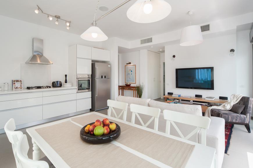 Luxury Tel Aviv short term rental apartment near Rothschild - kitchen and dining area Luxury Tel Aviv short term rental apartment near Rothschild - kitchen and dining area