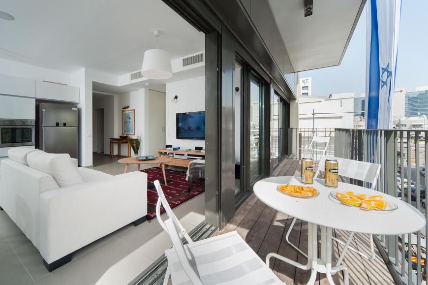 Luxury Tel Aviv short term rental apartment near Rothschild - porch Luxury Tel Aviv short term rental apartment near Rothschild - porch