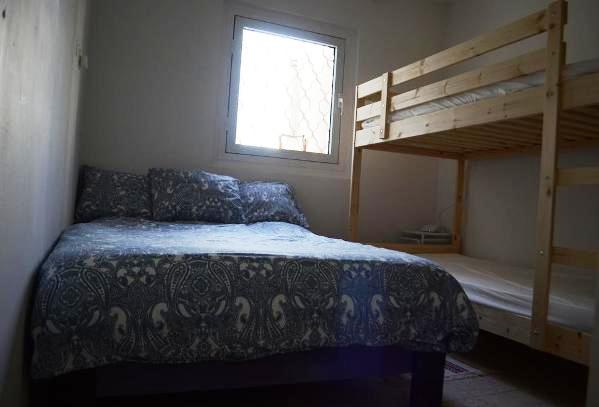 Basic, clean room in a Lod guesthouse just 10 minutes from Ben Gurion Airport Basic, clean room in a Lod guesthouse just 10 minutes from Ben Gurion Airport