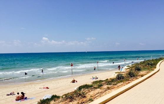 Sea and Sun Beach in Tel Aviv - Hof HaTzuk South