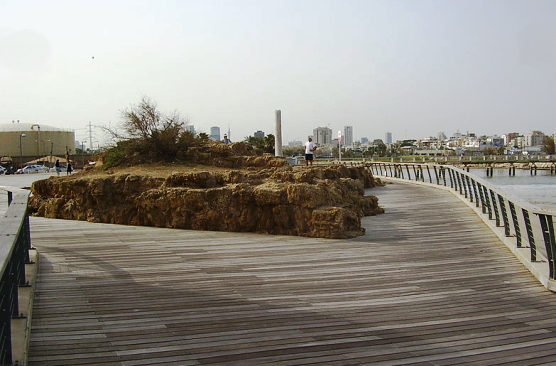 Tel Qudadi Assyrian iron fortress remains near Reading station Tel Aviv